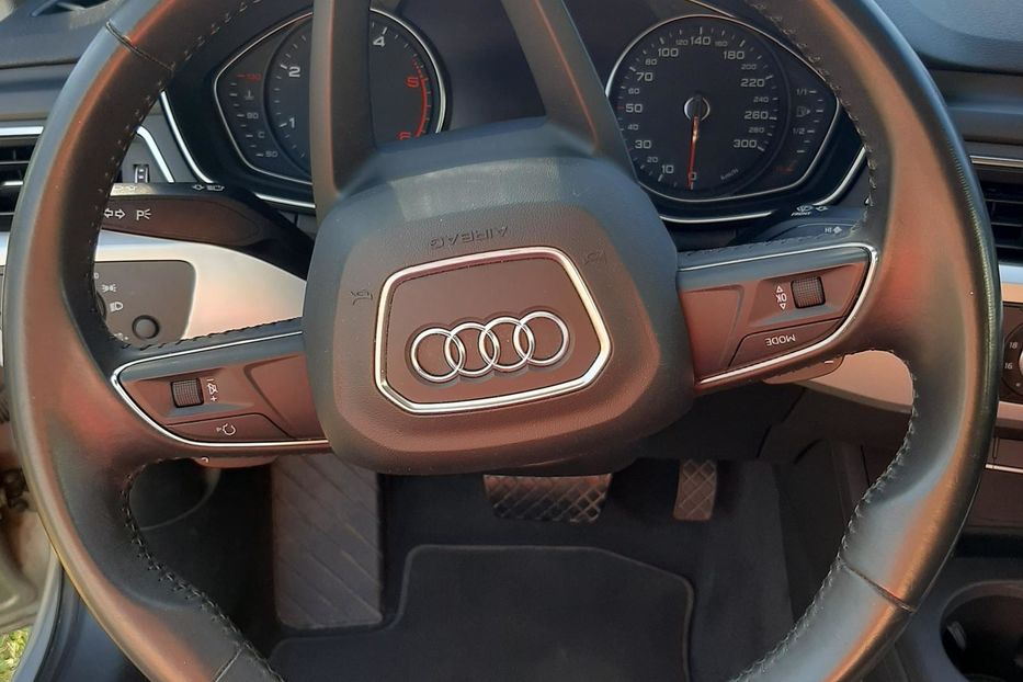 Продам Audi A4 2017 года в Киеве