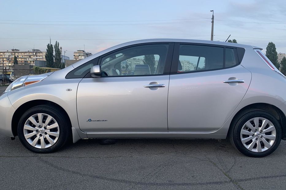 Продам Nissan Leaf 2015 года в Киеве