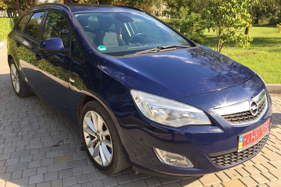 Продам Opel Astra J Sport turier 2012 года в Луцке