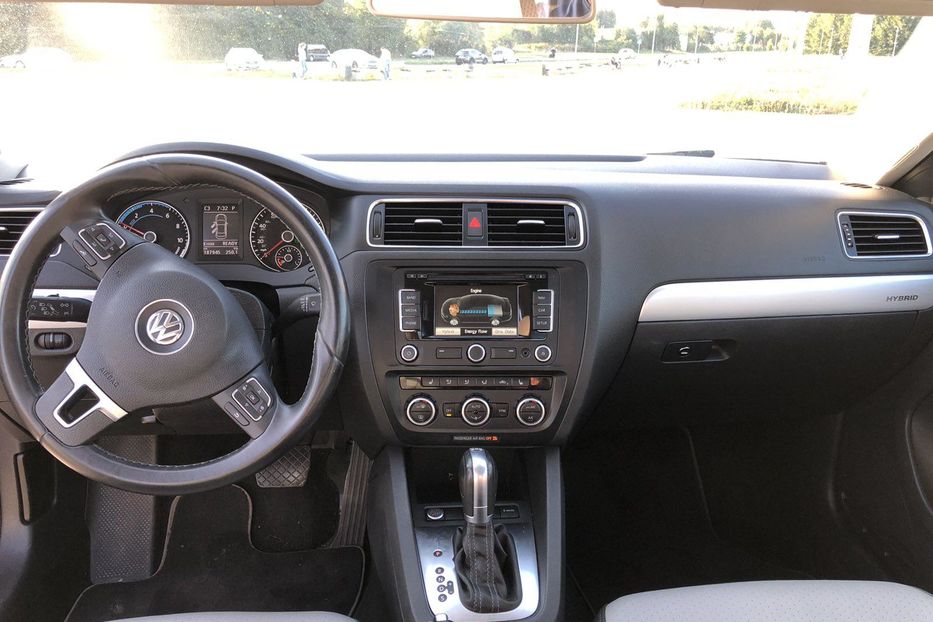 Продам Volkswagen Jetta 2013 года в Львове