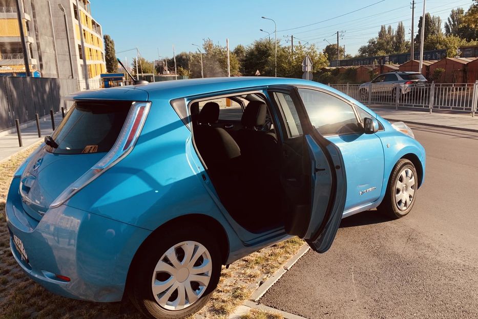 Продам Nissan Leaf 2013 года в Киеве