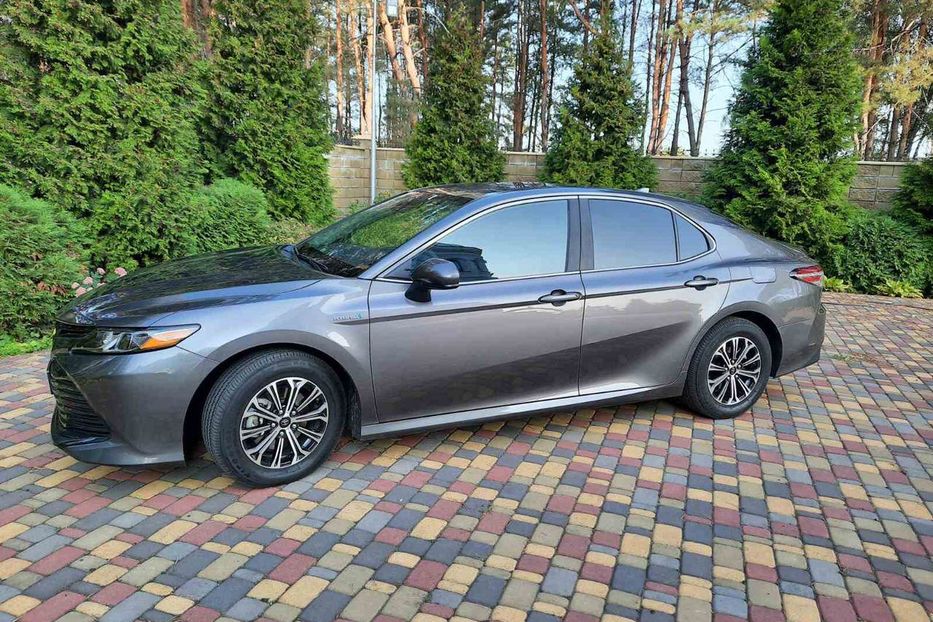 Продам Toyota Camry hybrid 2019 года в г. Ирпень, Киевская область