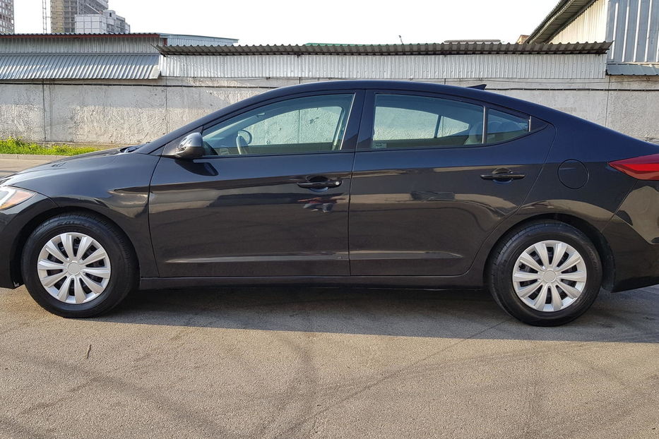 Продам Hyundai Elantra ELANTRA SE 2.0 2016 года в Киеве