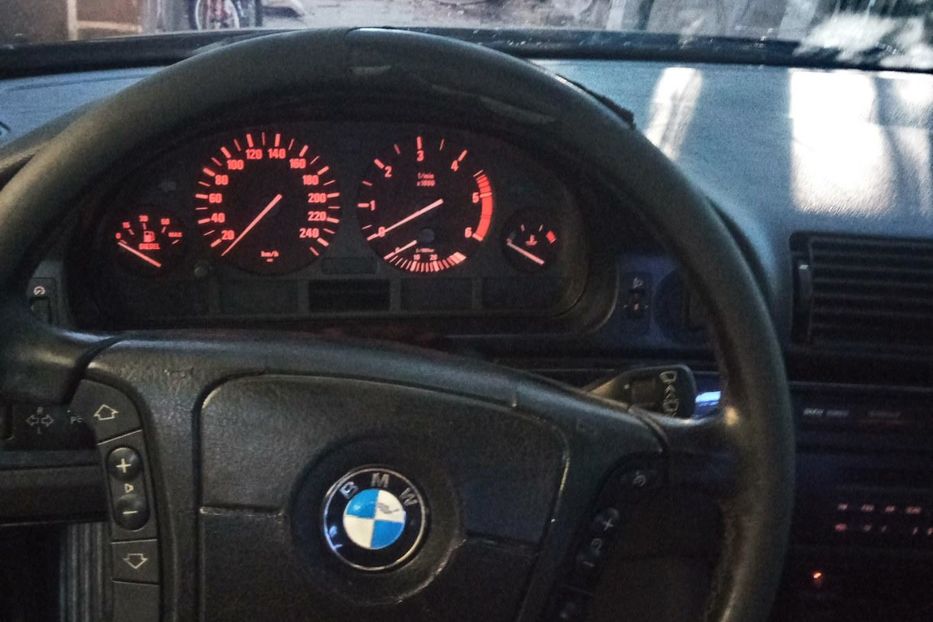 Продам BMW 525 Е 39 1999 года в г. Южный, Одесская область