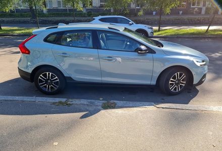 Продам Volvo V40 2017 года в Киеве