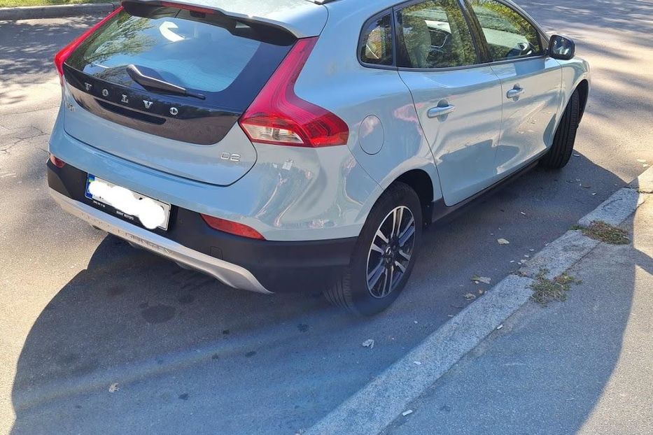 Продам Volvo V40 2017 года в Киеве