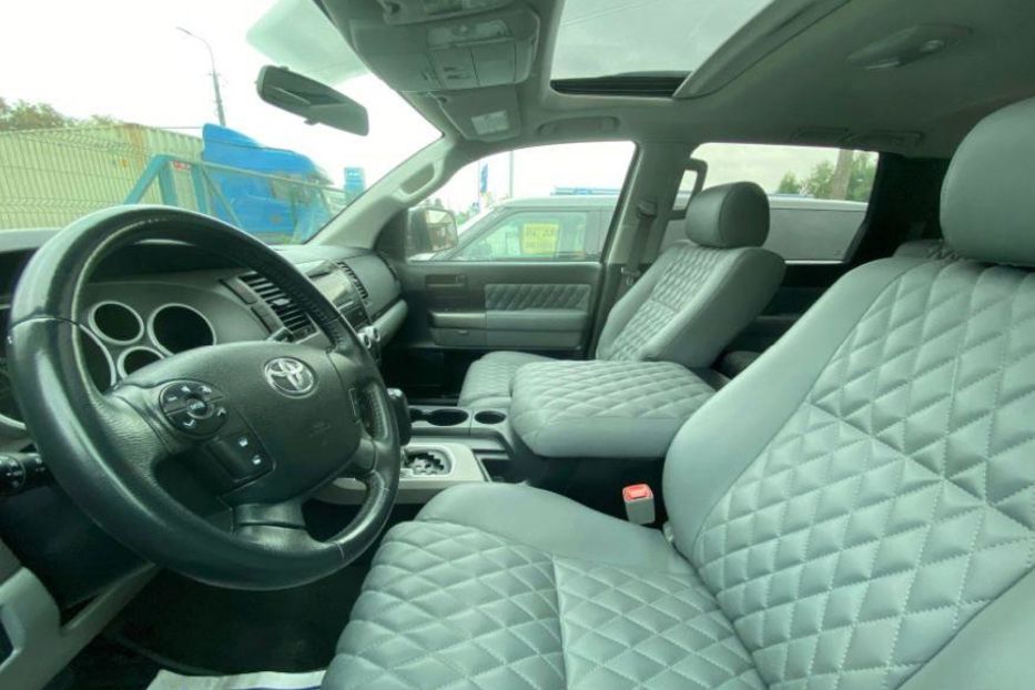 Продам Toyota Sequoia 2012 года в Луцке