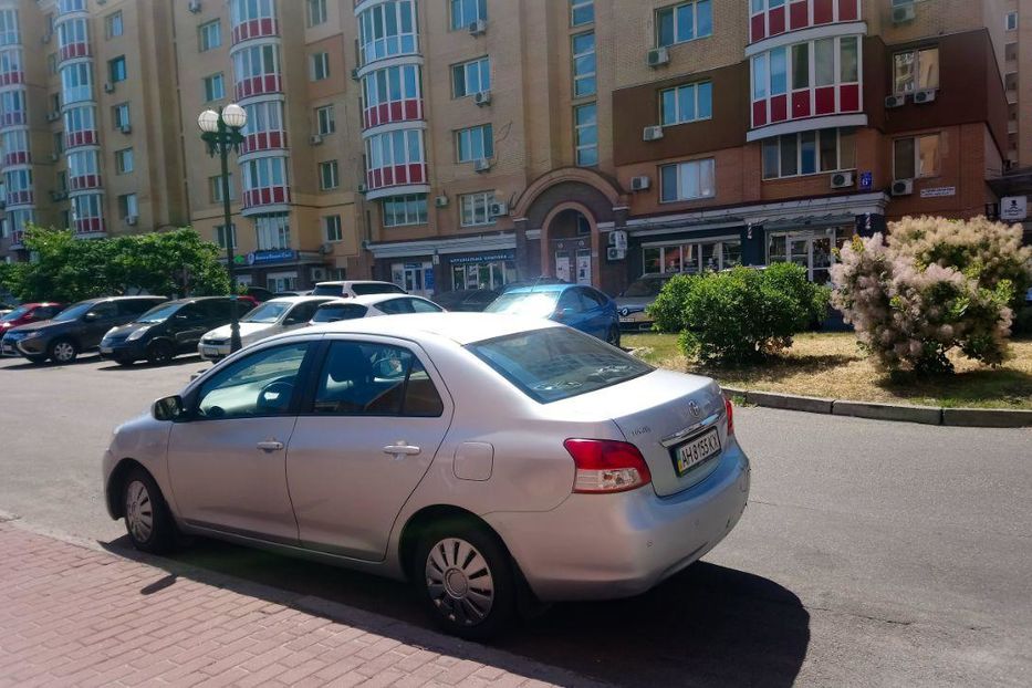 Продам Toyota Yaris Sedan 2007 года в Киеве