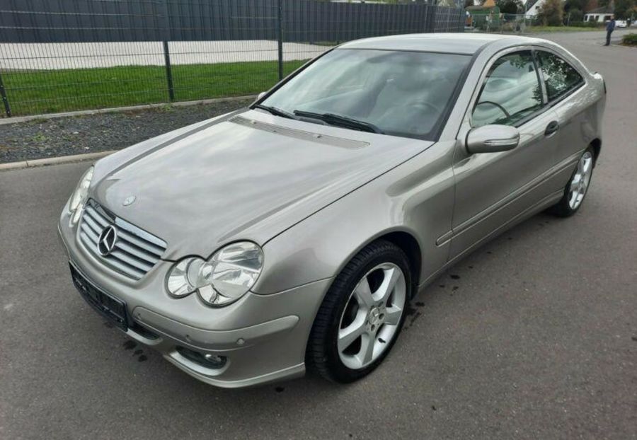 Продам Mercedes-Benz C-Class 2004 года в Черновцах