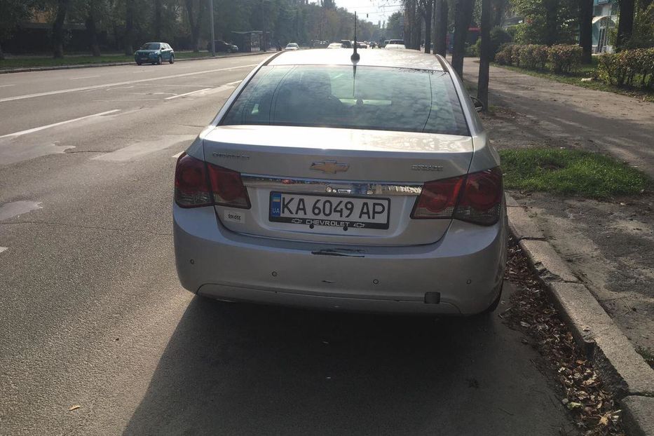 Продам Chevrolet Cruze седан  2011 года в Киеве