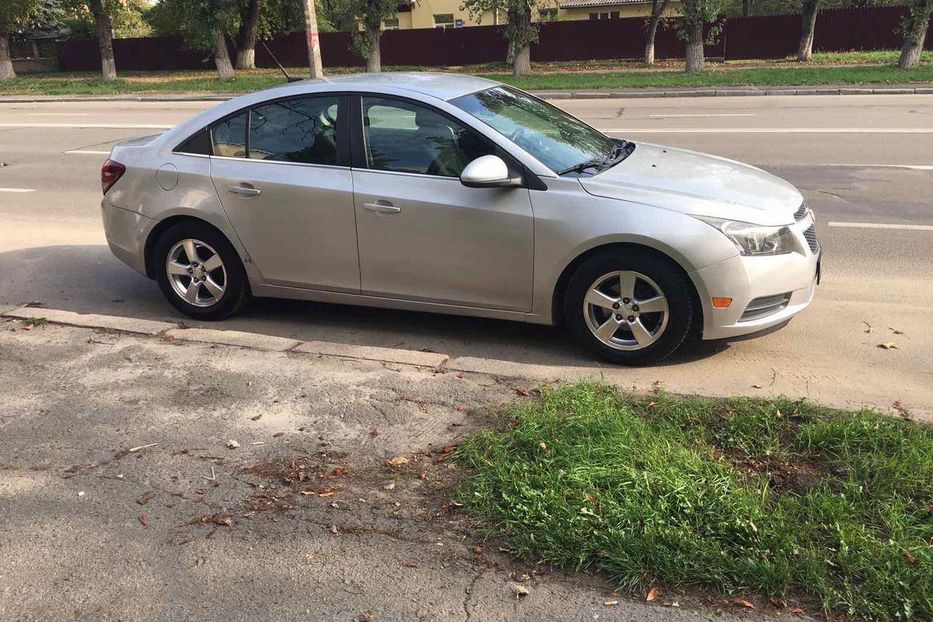 Продам Chevrolet Cruze седан  2011 года в Киеве