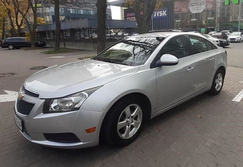 Продам Chevrolet Cruze седан  2011 года в Киеве