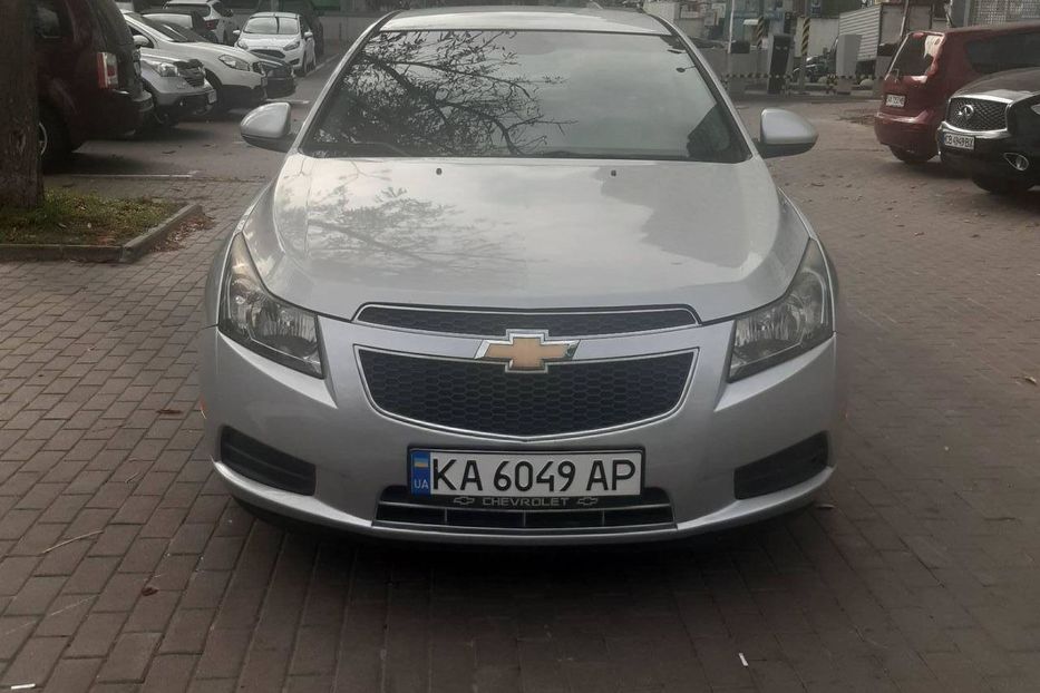 Продам Chevrolet Cruze седан  2011 года в Киеве