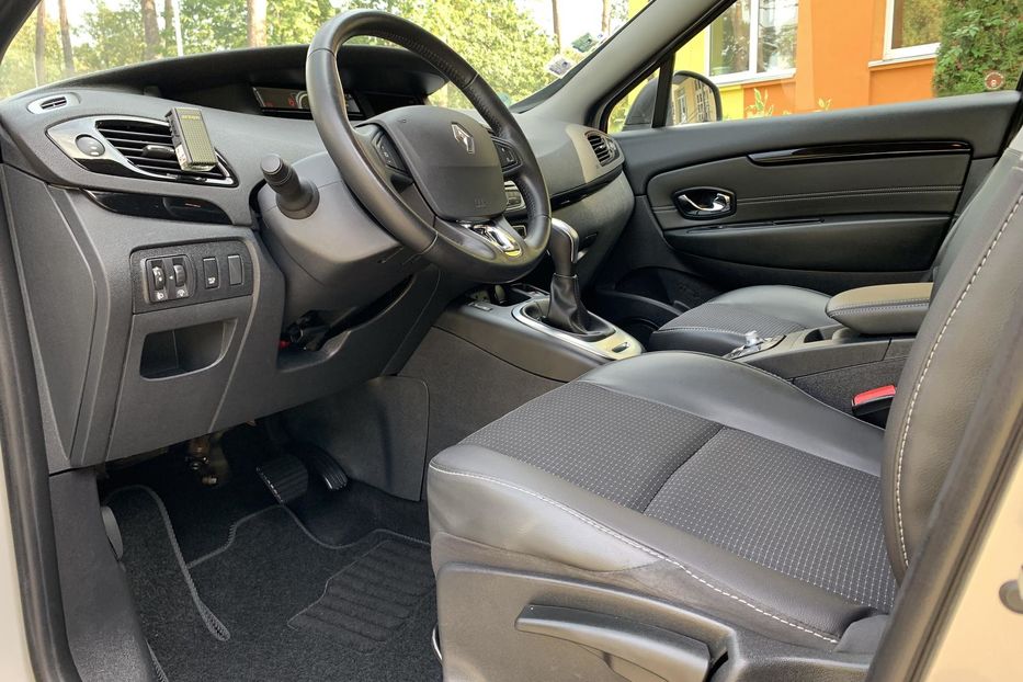 Продам Renault Grand Scenic 2015 года в Киеве