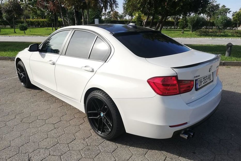 Продам BMW 328 3,28 i 2013 года в Киеве