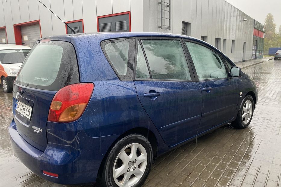 Продам Toyota Corolla Verso 2002 года в Киеве