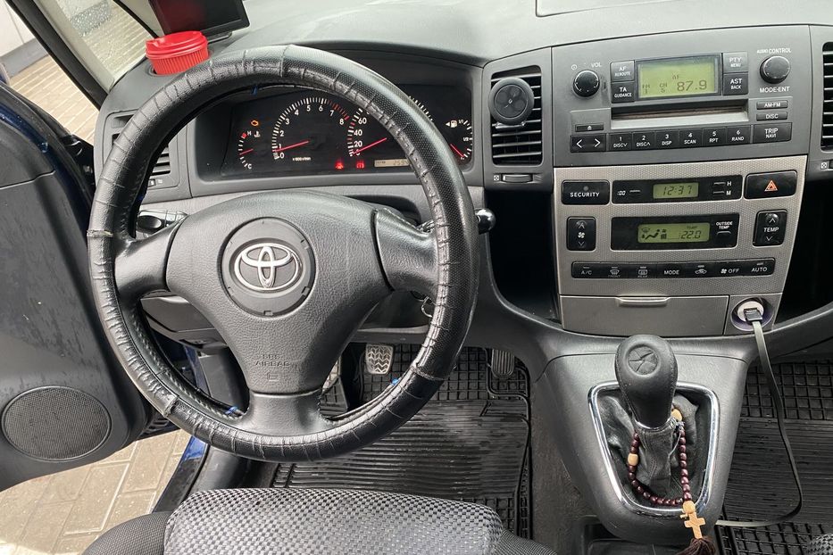 Продам Toyota Corolla Verso 2002 года в Киеве