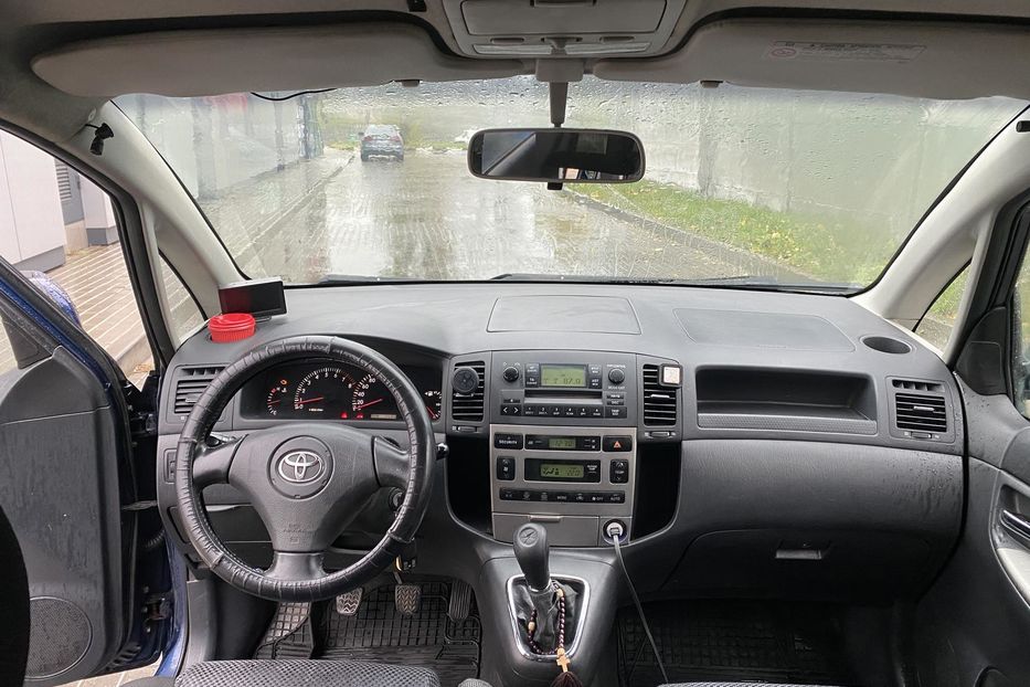 Продам Toyota Corolla Verso 2002 года в Киеве