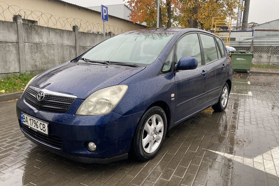 Продам Toyota Corolla Verso 2002 года в Киеве