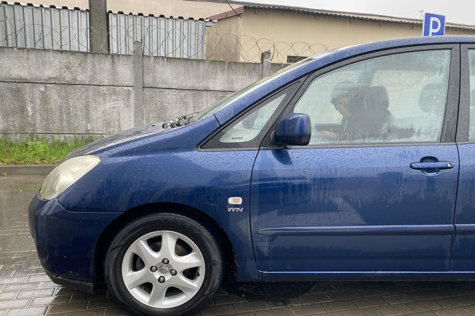 Продам Toyota Corolla Verso 2002 года в Киеве