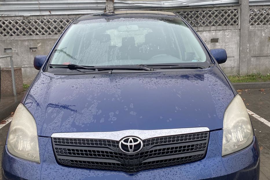 Продам Toyota Corolla Verso 2002 года в Киеве