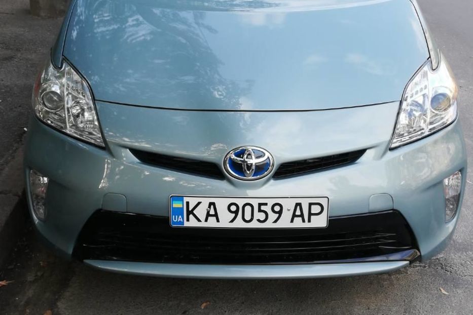 Продам Toyota Prius 2013 года в Киеве