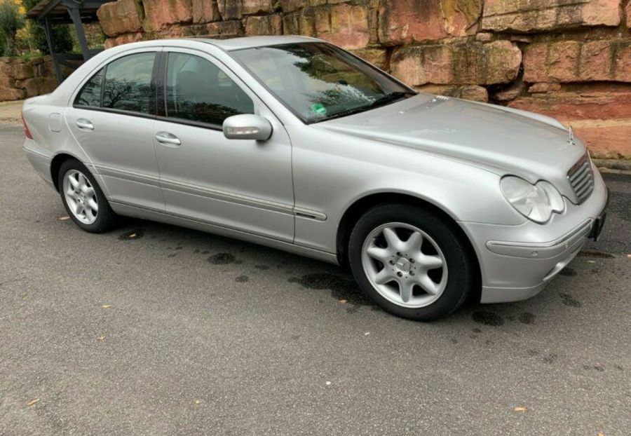 Продам Mercedes-Benz C-Class 2004 года в Черновцах