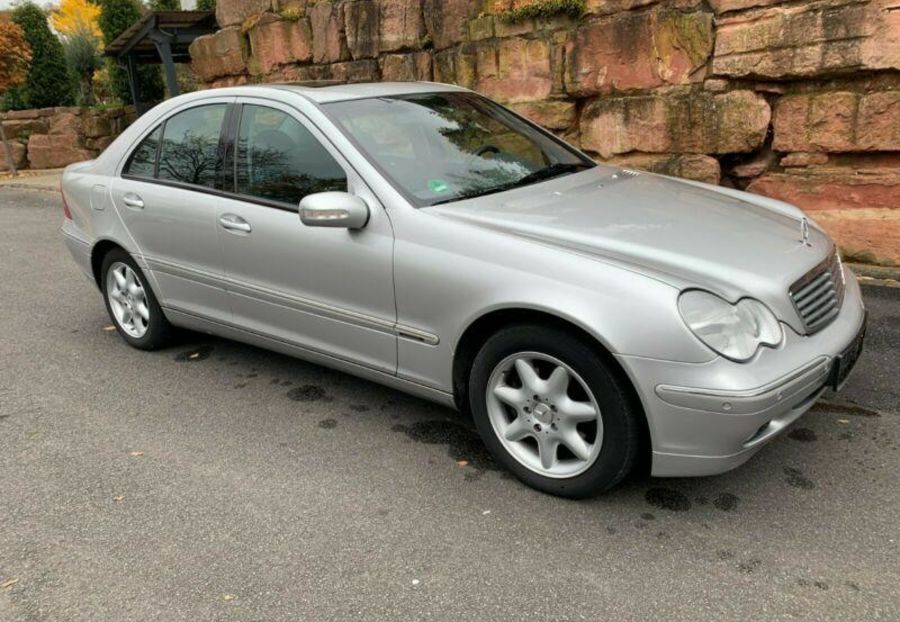 Продам Mercedes-Benz C-Class 2004 года в Черновцах