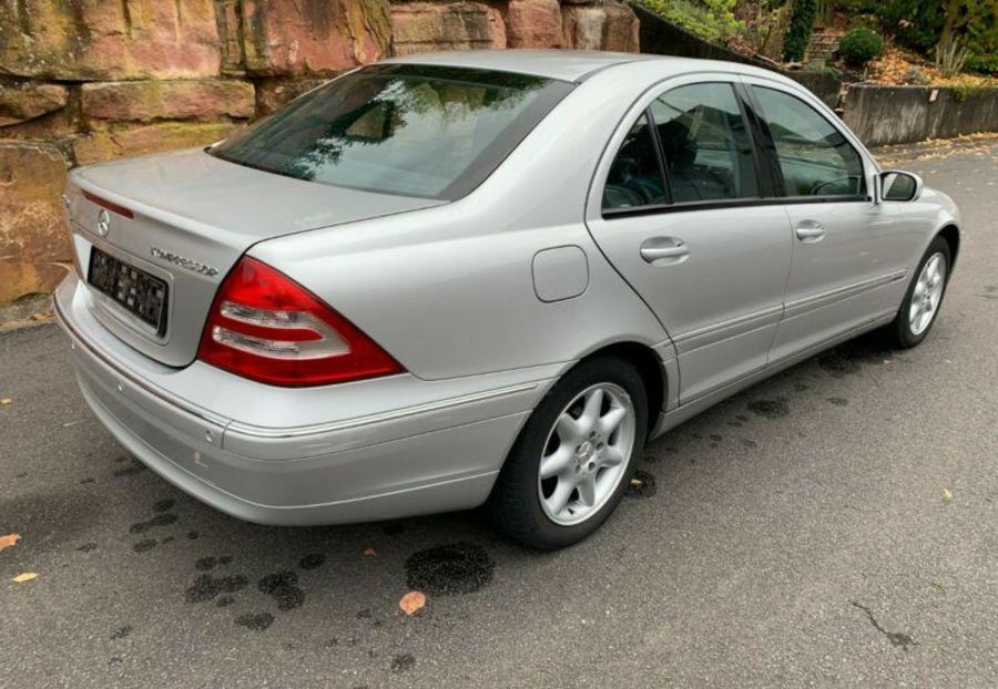 Продам Mercedes-Benz C-Class 2004 года в Черновцах