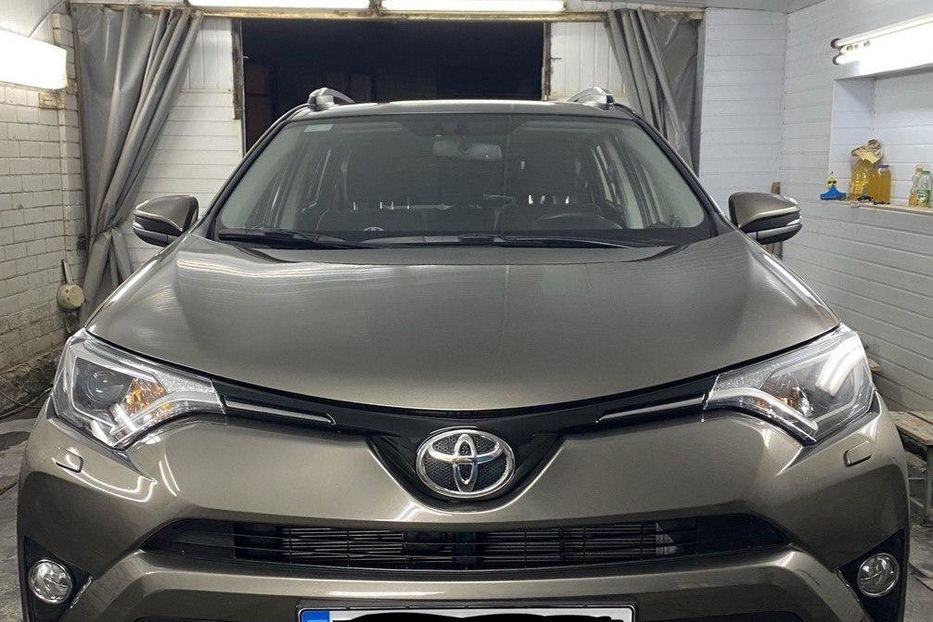 Продам Toyota Rav 4 2017 года в г. Старобельск, Луганская область