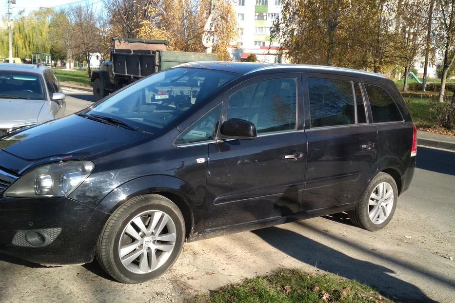 Продам Opel Zafira 2010 года в г. Немешаево, Киевская область