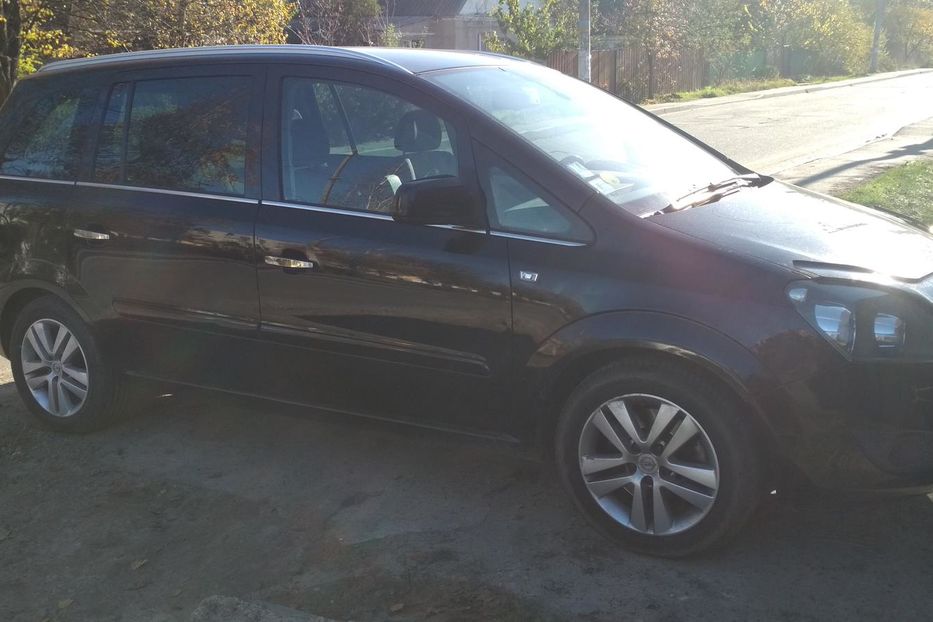 Продам Opel Zafira 2010 года в г. Немешаево, Киевская область