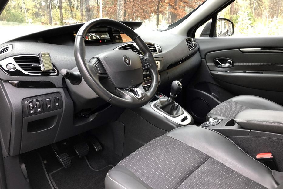 Продам Renault Grand Scenic 2015 года в Киеве