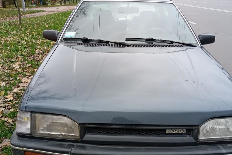 Продам Mazda 323 BF  седан 1,5 1988 года в Чернигове