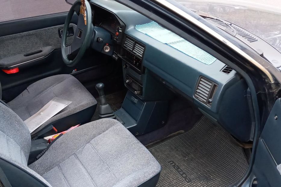 Продам Mazda 323 BF  седан 1,5 1988 года в Чернигове