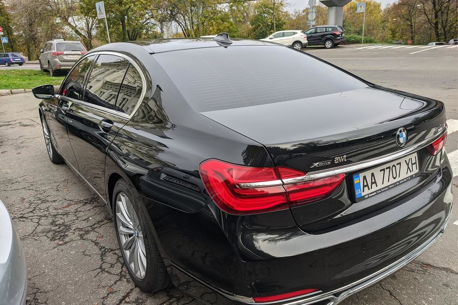 Продам BMW 750 Long 2015 года в Киеве