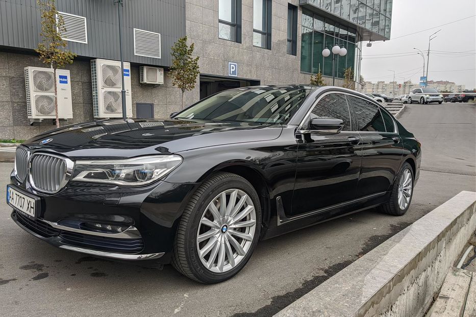 Продам BMW 750 Long 2015 года в Киеве