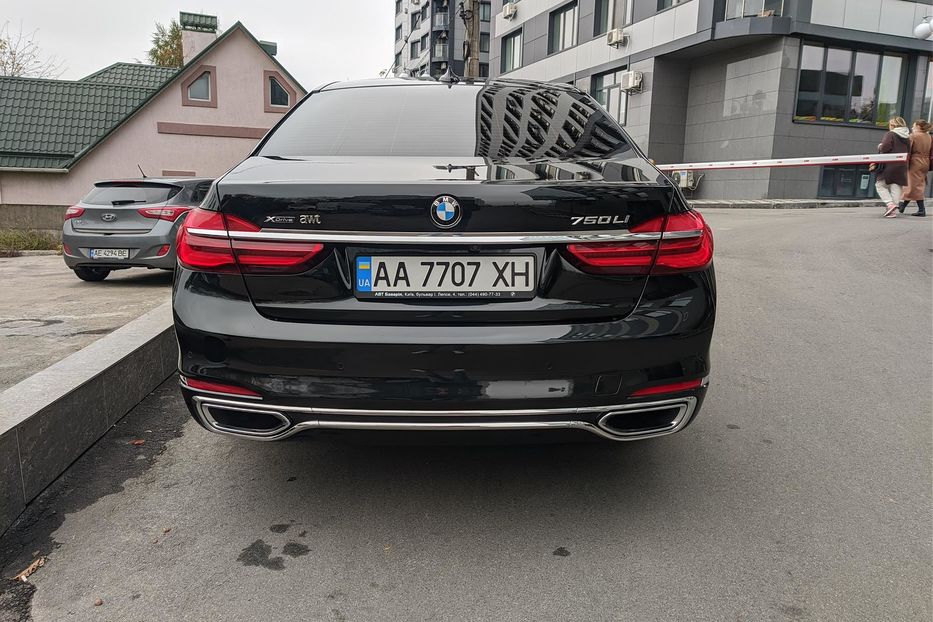 Продам BMW 750 Long 2015 года в Киеве