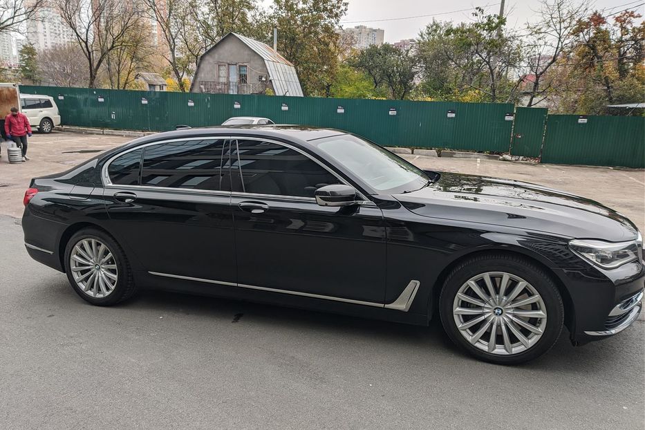 Продам BMW 750 Long 2015 года в Киеве