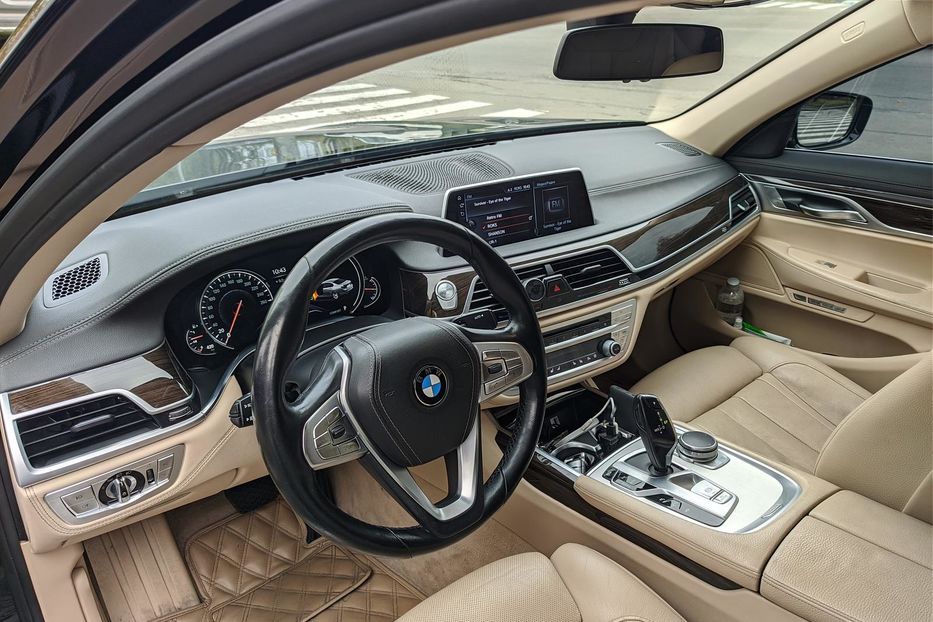 Продам BMW 750 Long 2015 года в Киеве
