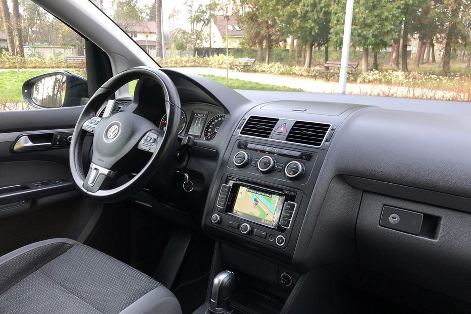 Продам Volkswagen Touran Bluemotion 2015 года в Киеве