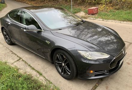 Продам Tesla Model S D70 2015 года в Киеве