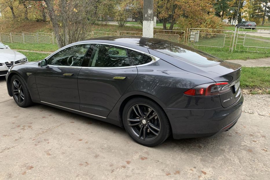 Продам Tesla Model S D70 2015 года в Киеве