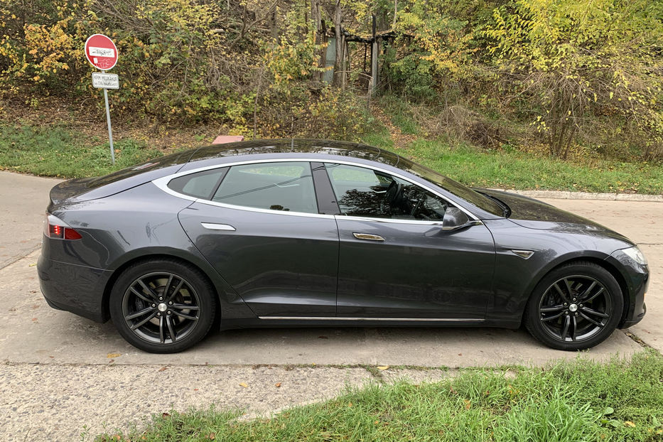 Продам Tesla Model S D70 2015 года в Киеве