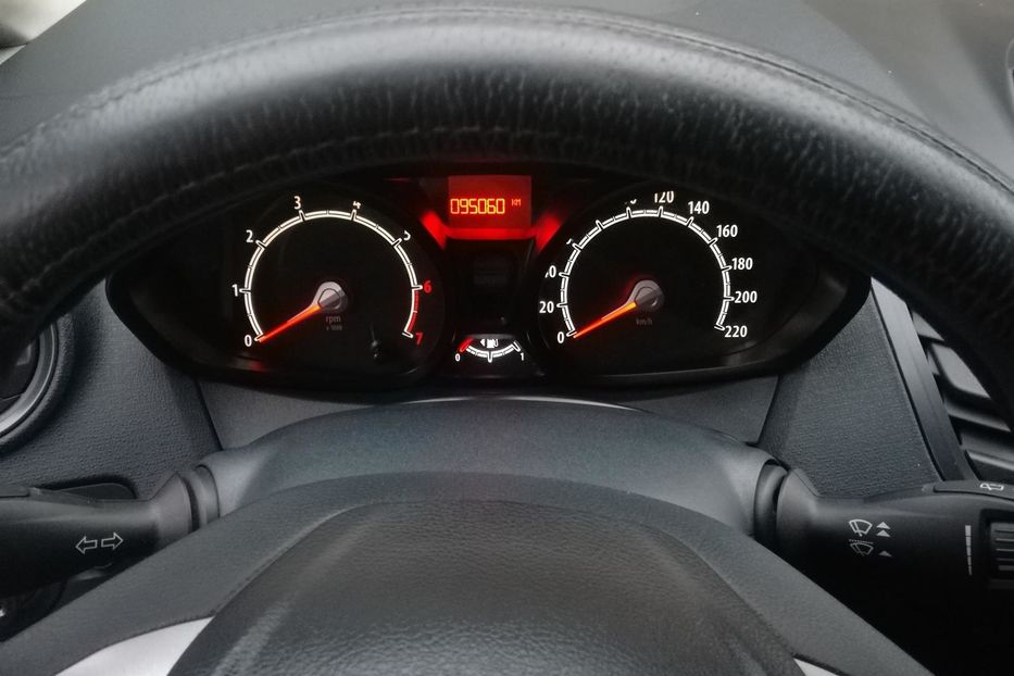 Продам Ford Fiesta Ambient 2012 года в Киеве