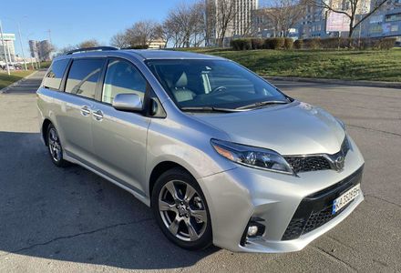 Продам Toyota Sienna 2019 года в Киеве