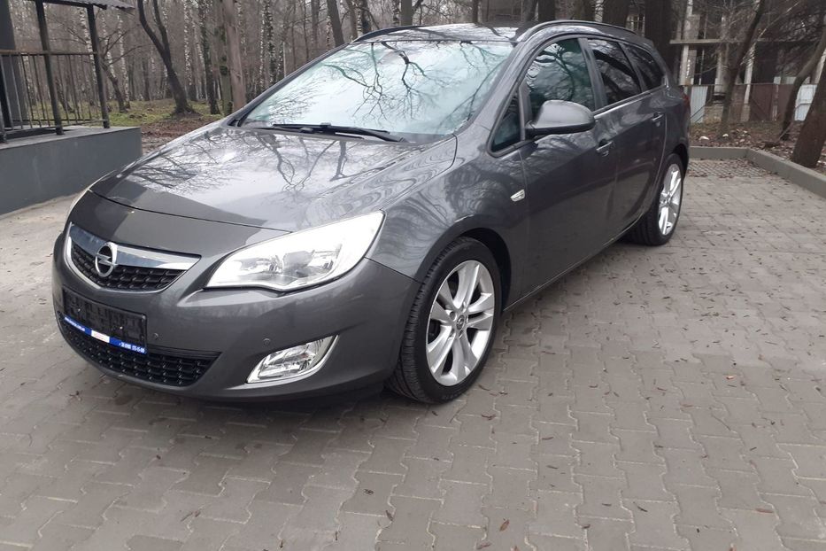 Продам Opel Astra J SportsTourer 1.6i 16V Turbo Co 2011 года в Тернополе