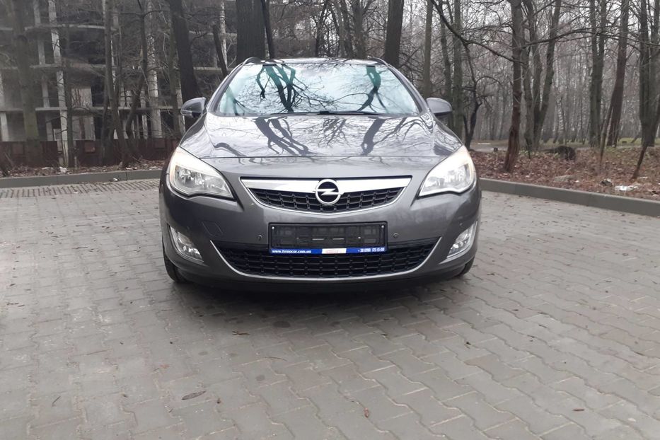 Продам Opel Astra J SportsTourer 1.6i 16V Turbo Co 2011 года в Тернополе