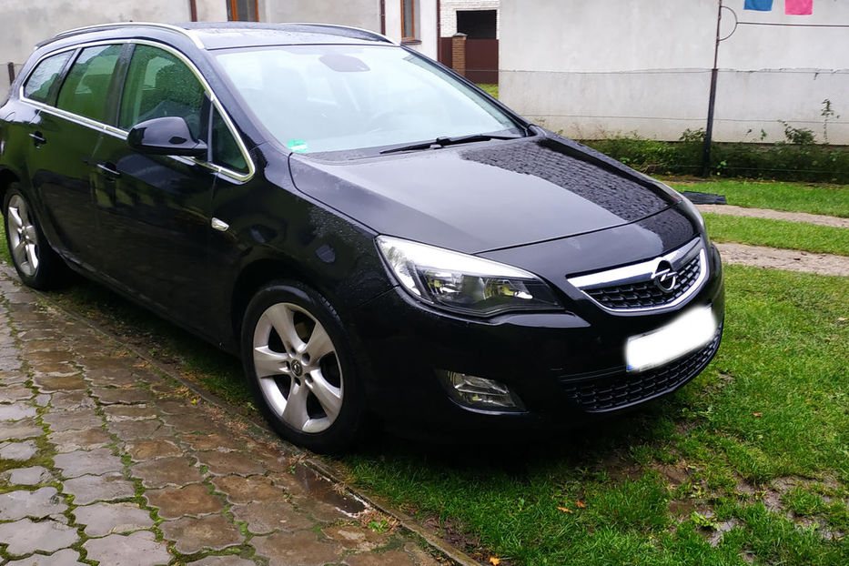 Продам Opel Astra J Cosmo 2011 года в г. Городок, Львовская область