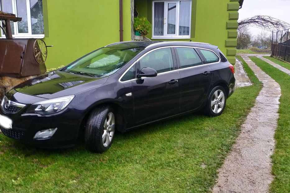 Продам Opel Astra J Cosmo 2011 года в г. Городок, Львовская область